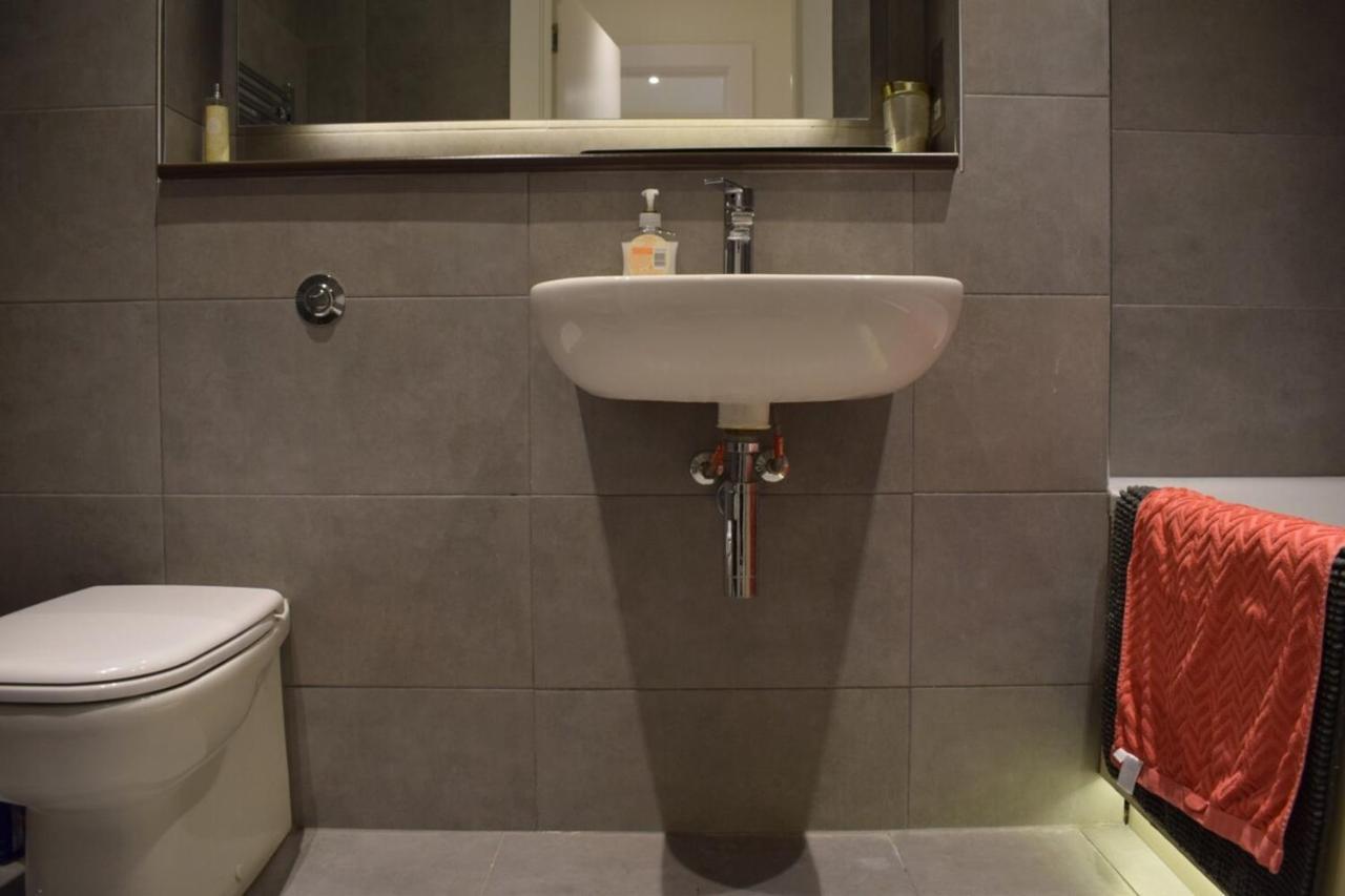 Bright 1 Bedroom Flat In North London With Balcony Exterior photo